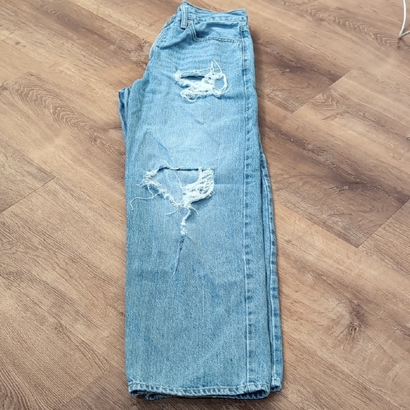 Levi's Classic Light Blue Denim - Picture 4 of 11